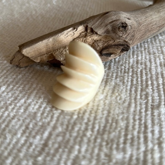 Ivory color geometric ring size 8.5 - Picture 1 of 4